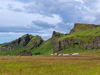 Bauernhof unter den Spitzen des Drangshlíðarfjall - Südisland